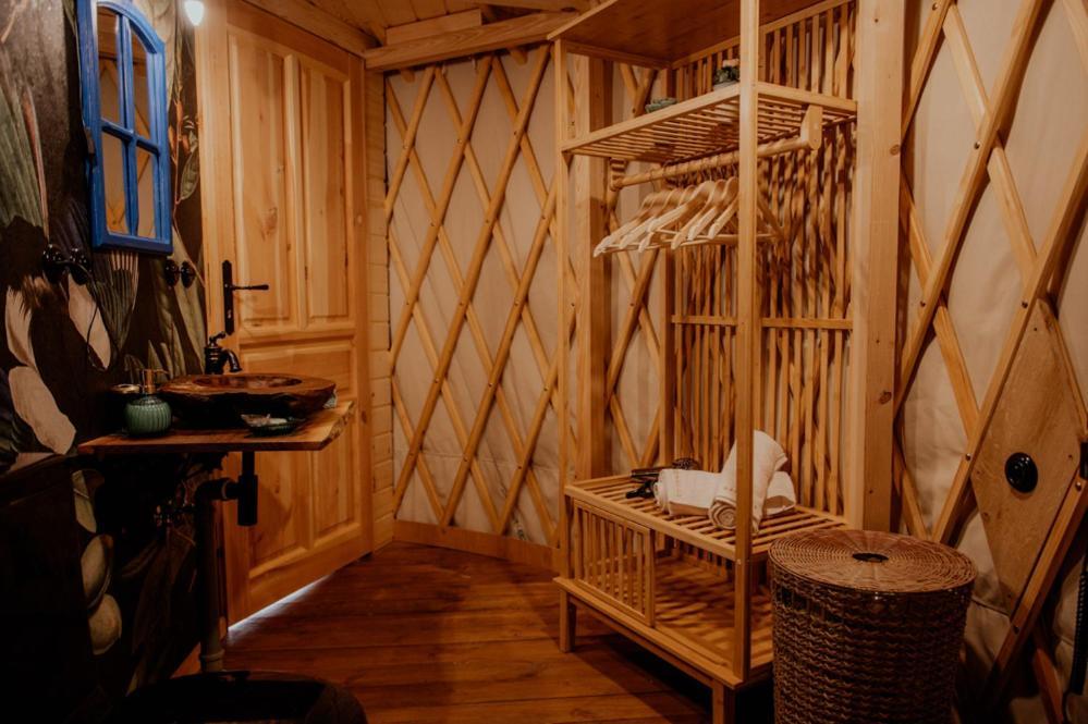 Jurty Z Widokiem, Prywatna Balia- Dzikolas Glamping Krasnobród Exterior foto