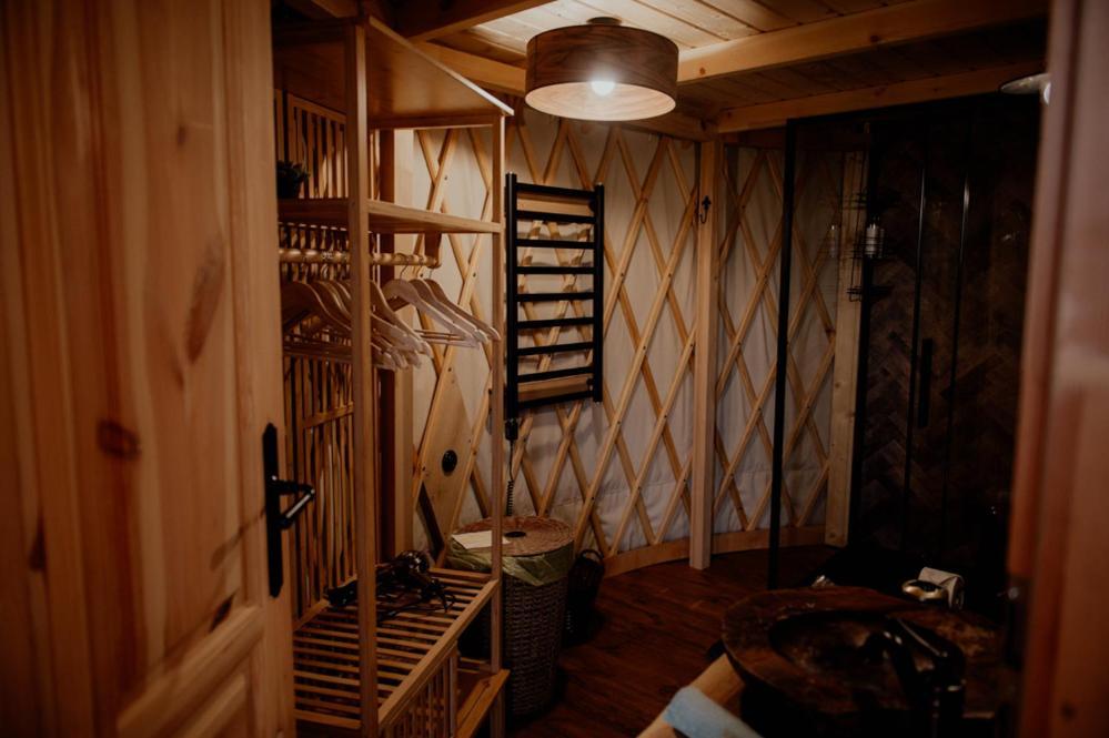 Jurty Z Widokiem, Prywatna Balia- Dzikolas Glamping Krasnobród Exterior foto