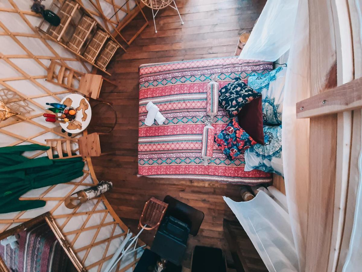 Jurty Z Widokiem, Prywatna Balia- Dzikolas Glamping Krasnobród Exterior foto