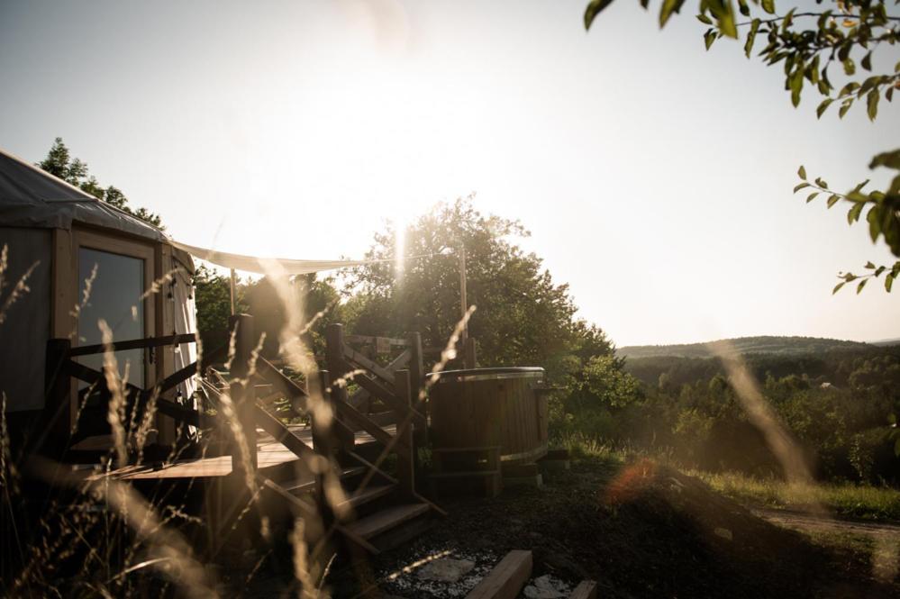 Jurty Z Widokiem, Prywatna Balia- Dzikolas Glamping Krasnobród Exterior foto
