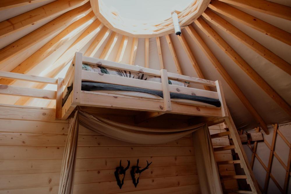 Jurty Z Widokiem, Prywatna Balia- Dzikolas Glamping Krasnobród Exterior foto