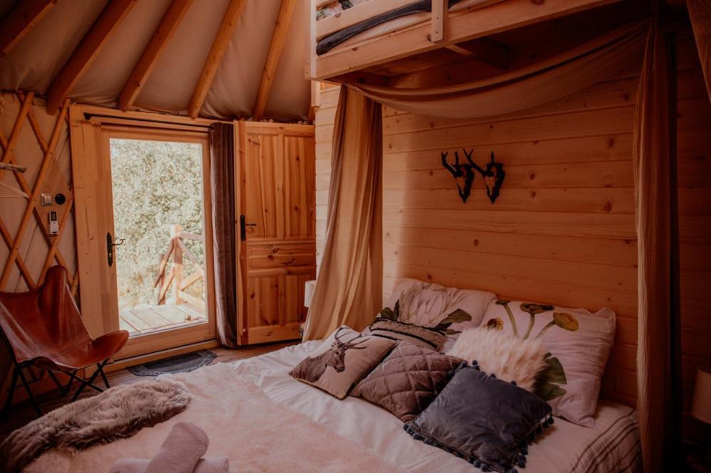 Jurty Z Widokiem, Prywatna Balia- Dzikolas Glamping Krasnobród Exterior foto