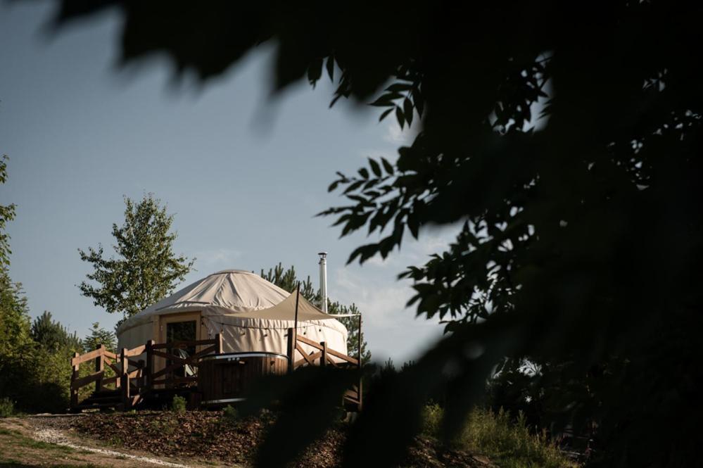 Jurty Z Widokiem, Prywatna Balia- Dzikolas Glamping Krasnobród Exterior foto