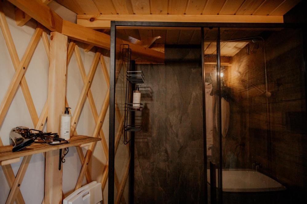 Jurty Z Widokiem, Prywatna Balia- Dzikolas Glamping Krasnobród Exterior foto