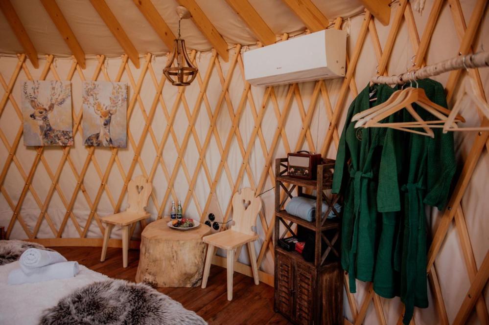 Jurty Z Widokiem, Prywatna Balia- Dzikolas Glamping Krasnobród Exterior foto
